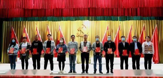 模拟农场15车子倒了怎么起来游戏画面
